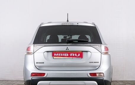 Mitsubishi Outlander III рестайлинг 3, 2014 год, 1 489 000 рублей, 6 фотография