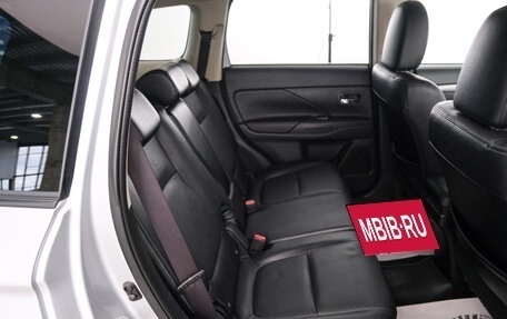 Mitsubishi Outlander III рестайлинг 3, 2014 год, 1 489 000 рублей, 25 фотография