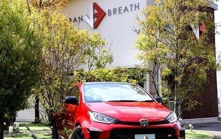 Toyota Yaris, 2022 год, 2 850 000 рублей, 1 фотография