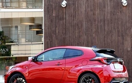 Toyota Yaris, 2022 год, 2 850 000 рублей, 5 фотография