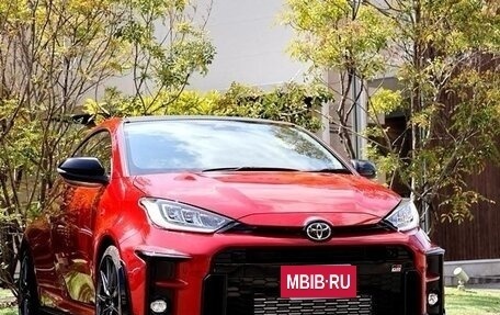 Toyota Yaris, 2022 год, 2 850 000 рублей, 3 фотография