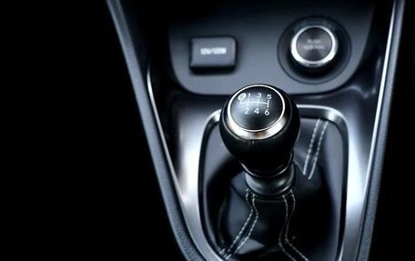Toyota Yaris, 2022 год, 2 850 000 рублей, 18 фотография