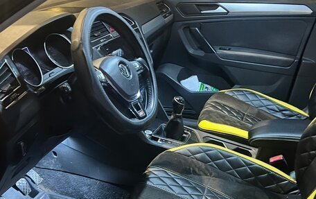 Volkswagen Tiguan II, 2020 год, 2 100 000 рублей, 2 фотография
