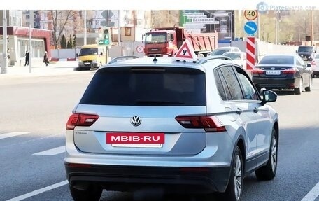 Volkswagen Tiguan II, 2020 год, 2 100 000 рублей, 3 фотография