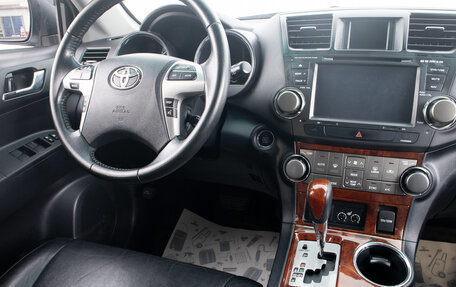 Toyota Highlander III, 2012 год, 2 149 000 рублей, 17 фотография