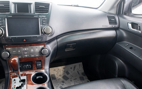 Toyota Highlander III, 2012 год, 2 149 000 рублей, 29 фотография