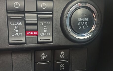 Toyota Roomy I, 2021 год, 1 620 000 рублей, 10 фотография