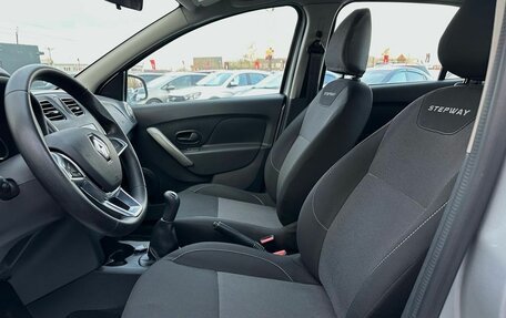Renault Logan II, 2019 год, 1 099 000 рублей, 7 фотография