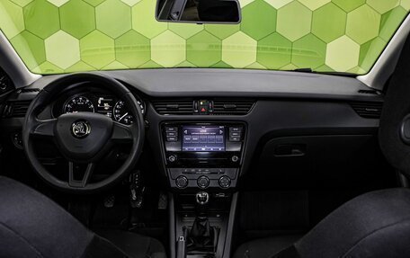 Skoda Octavia, 2018 год, 1 600 000 рублей, 15 фотография