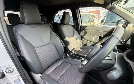Toyota Yaris Cross, 2022 год, 1 378 000 рублей, 9 фотография