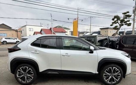 Toyota Yaris Cross, 2022 год, 1 378 000 рублей, 4 фотография