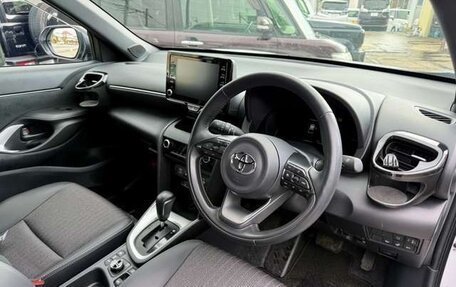 Toyota Yaris Cross, 2022 год, 1 378 000 рублей, 10 фотография