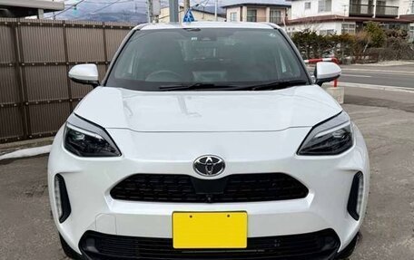 Toyota Yaris Cross, 2022 год, 1 378 000 рублей, 2 фотография