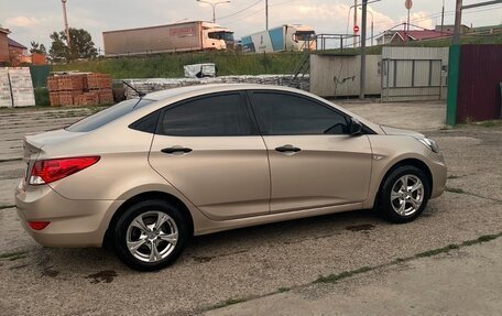 Hyundai Solaris II рестайлинг, 2012 год, 940 000 рублей, 1 фотография