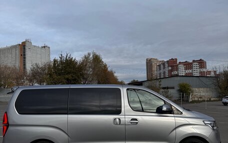 Hyundai Grand Starex Grand Starex I рестайлинг 2, 2019 год, 3 390 000 рублей, 3 фотография