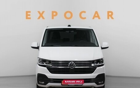 Volkswagen Multivan T6 рестайлинг, 2020 год, 5 900 000 рублей, 2 фотография