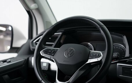 Volkswagen Multivan T6 рестайлинг, 2020 год, 5 900 000 рублей, 23 фотография