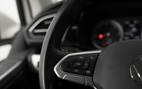 Volkswagen Multivan T6 рестайлинг, 2020 год, 5 900 000 рублей, 28 фотография