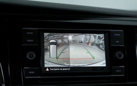Volkswagen Multivan T6 рестайлинг, 2020 год, 5 900 000 рублей, 25 фотография