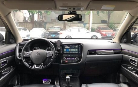 Mitsubishi Outlander III рестайлинг 3, 2020 год, 1 650 900 рублей, 9 фотография