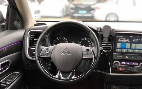 Mitsubishi Outlander III рестайлинг 3, 2020 год, 1 650 900 рублей, 12 фотография