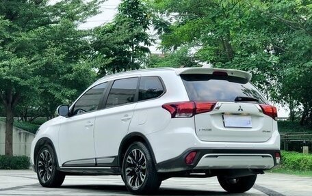 Mitsubishi Outlander III рестайлинг 3, 2020 год, 1 650 900 рублей, 6 фотография