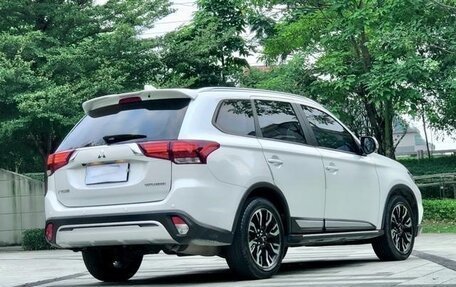 Mitsubishi Outlander III рестайлинг 3, 2020 год, 1 650 900 рублей, 4 фотография