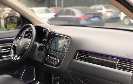 Mitsubishi Outlander III рестайлинг 3, 2020 год, 1 650 900 рублей, 11 фотография