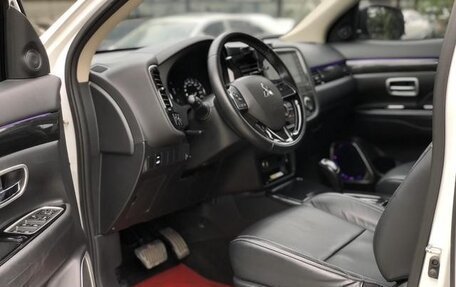 Mitsubishi Outlander III рестайлинг 3, 2020 год, 1 650 900 рублей, 10 фотография