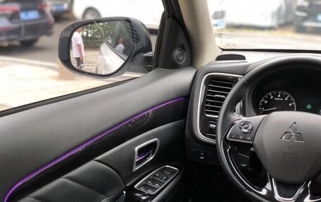 Mitsubishi Outlander III рестайлинг 3, 2020 год, 1 650 900 рублей, 13 фотография