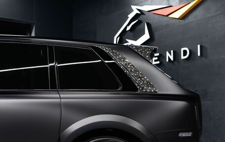 Rolls-Royce Cullinan, 2021 год, 75 000 000 рублей, 3 фотография