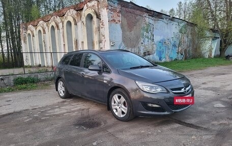 Opel Astra J, 2013 год, 600 000 рублей, 2 фотография