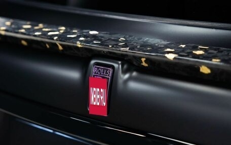Rolls-Royce Cullinan, 2021 год, 75 000 000 рублей, 12 фотография