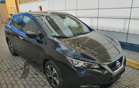 Nissan Leaf II, 2021 год, 2 750 000 рублей, 2 фотография
