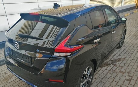 Nissan Leaf II, 2021 год, 2 750 000 рублей, 18 фотография