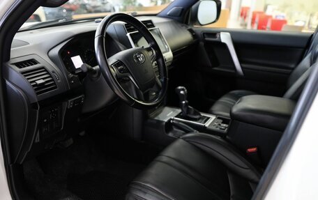 Toyota Land Cruiser Prado 150 рестайлинг 2, 2021 год, 6 050 000 рублей, 9 фотография