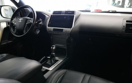 Toyota Land Cruiser Prado 150 рестайлинг 2, 2021 год, 6 050 000 рублей, 10 фотография
