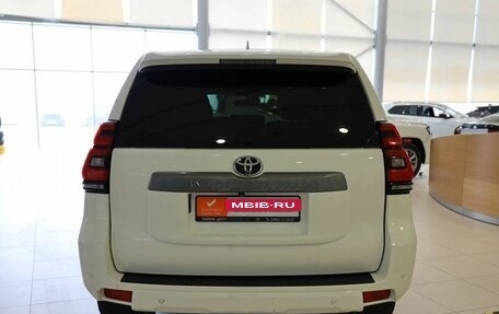Toyota Land Cruiser Prado 150 рестайлинг 2, 2021 год, 6 050 000 рублей, 5 фотография
