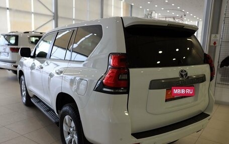 Toyota Land Cruiser Prado 150 рестайлинг 2, 2021 год, 6 050 000 рублей, 6 фотография