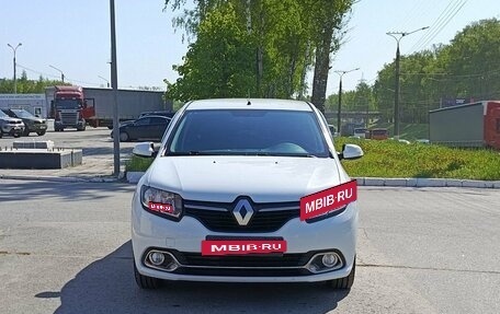 Renault Logan II, 2017 год, 690 000 рублей, 2 фотография