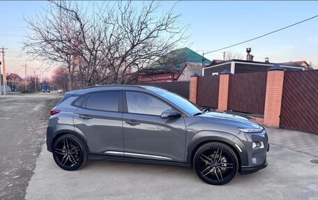 Hyundai Kona I, 2020 год, 2 700 000 рублей, 2 фотография