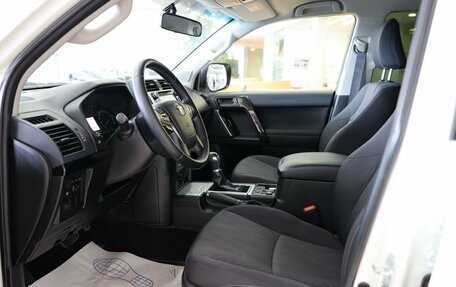 Toyota Land Cruiser Prado 150 рестайлинг 2, 2019 год, 4 000 000 рублей, 9 фотография