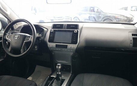 Toyota Land Cruiser Prado 150 рестайлинг 2, 2019 год, 4 000 000 рублей, 11 фотография