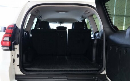 Toyota Land Cruiser Prado 150 рестайлинг 2, 2019 год, 4 000 000 рублей, 14 фотография