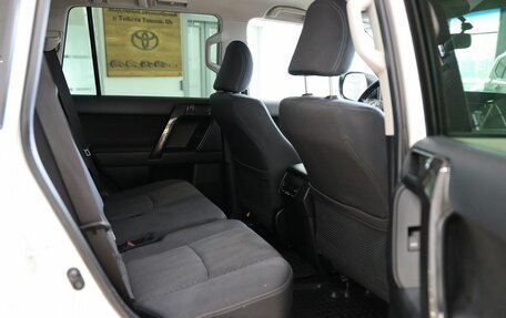 Toyota Land Cruiser Prado 150 рестайлинг 2, 2019 год, 4 000 000 рублей, 17 фотография