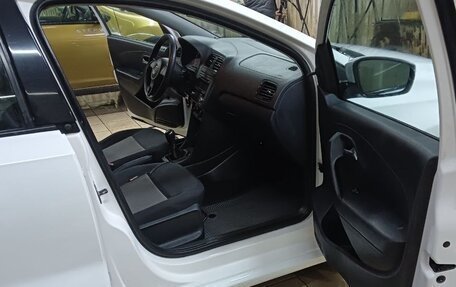 Volkswagen Polo VI (EU Market), 2013 год, 750 000 рублей, 10 фотография