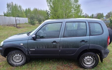 Chevrolet Niva I рестайлинг, 2017 год, 630 000 рублей, 3 фотография