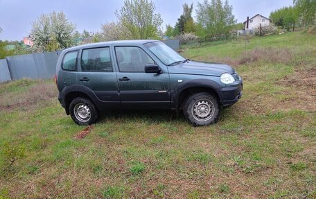 Chevrolet Niva I рестайлинг, 2017 год, 630 000 рублей, 2 фотография