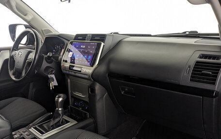 Toyota Land Cruiser Prado 150 рестайлинг 2, 2019 год, 4 255 000 рублей, 9 фотография