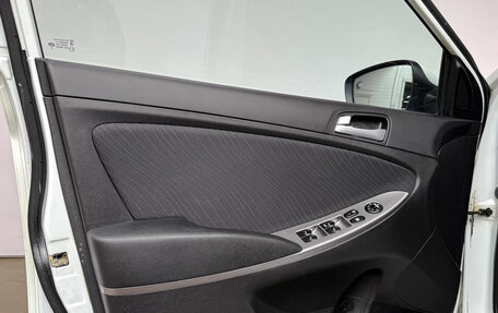 Hyundai Solaris II рестайлинг, 2015 год, 950 000 рублей, 19 фотография
